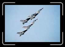 F-16 Thunderbirds (5) 1010 * 1840 x 1232 * (558KB)